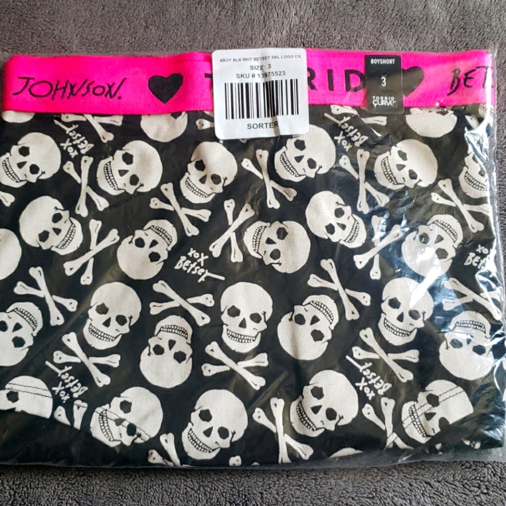 Betsey Johnson Torrid 3 Skull Boyshorts